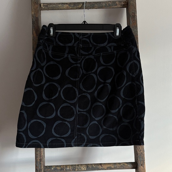 Black Circle Pattern Skirt - Picture 2 of 4